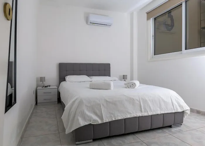 Maple Oak Apartment 102