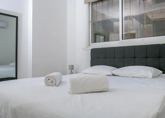 Maple Oak Apartment 102