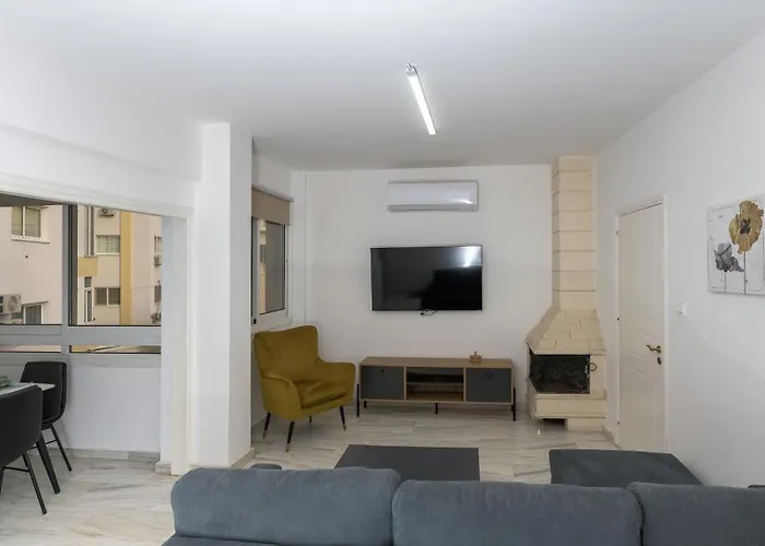 Maple Oak Apartment 102
